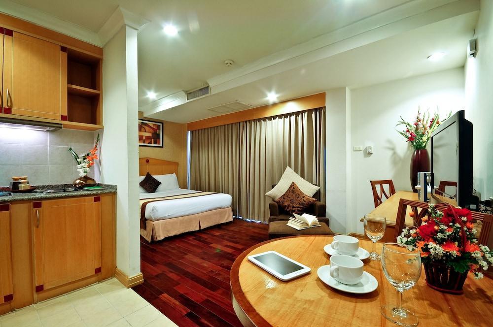 Admiral Suites Бангкок Екстер'єр фото