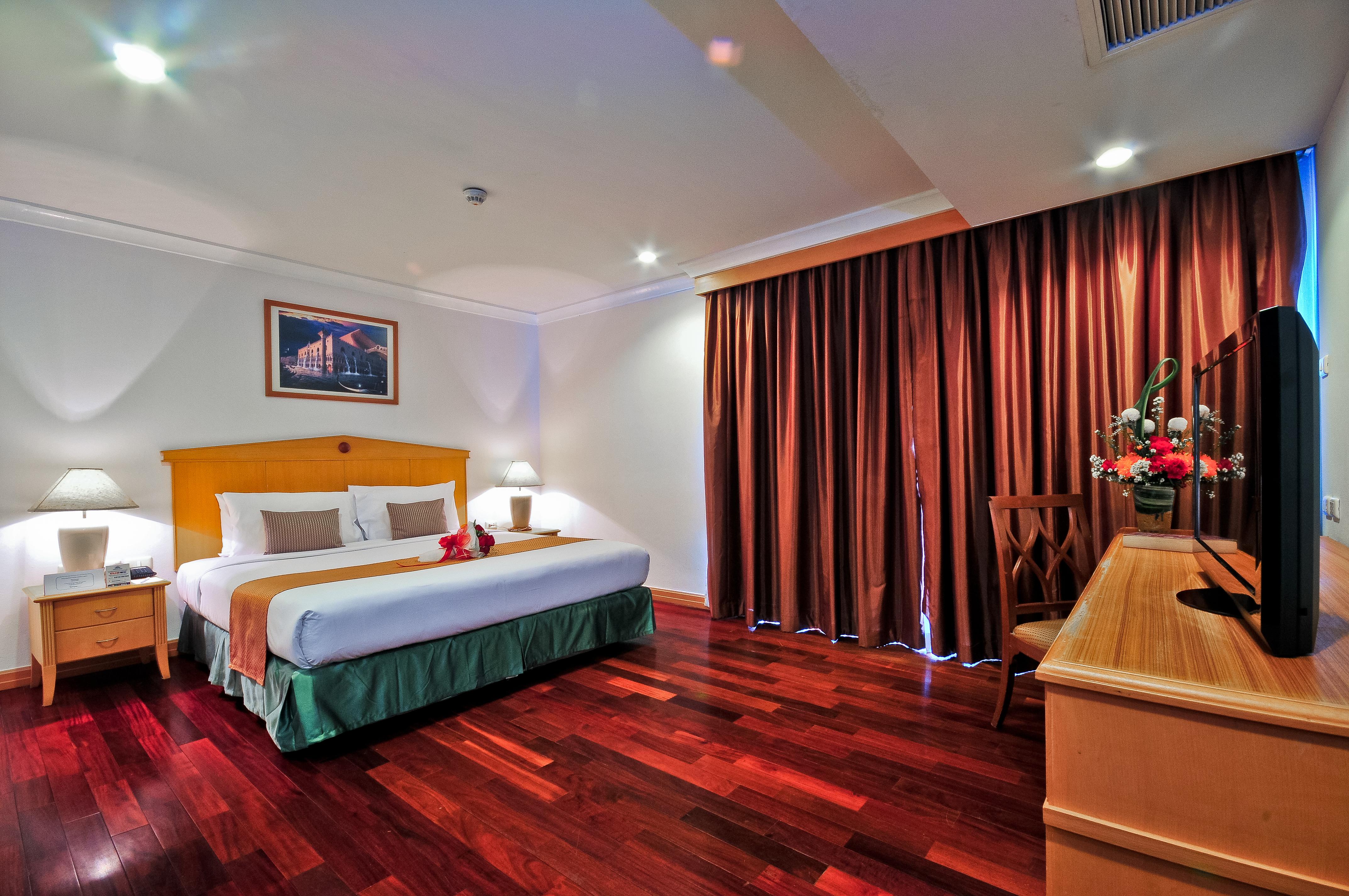 Admiral Suites Бангкок Номер фото