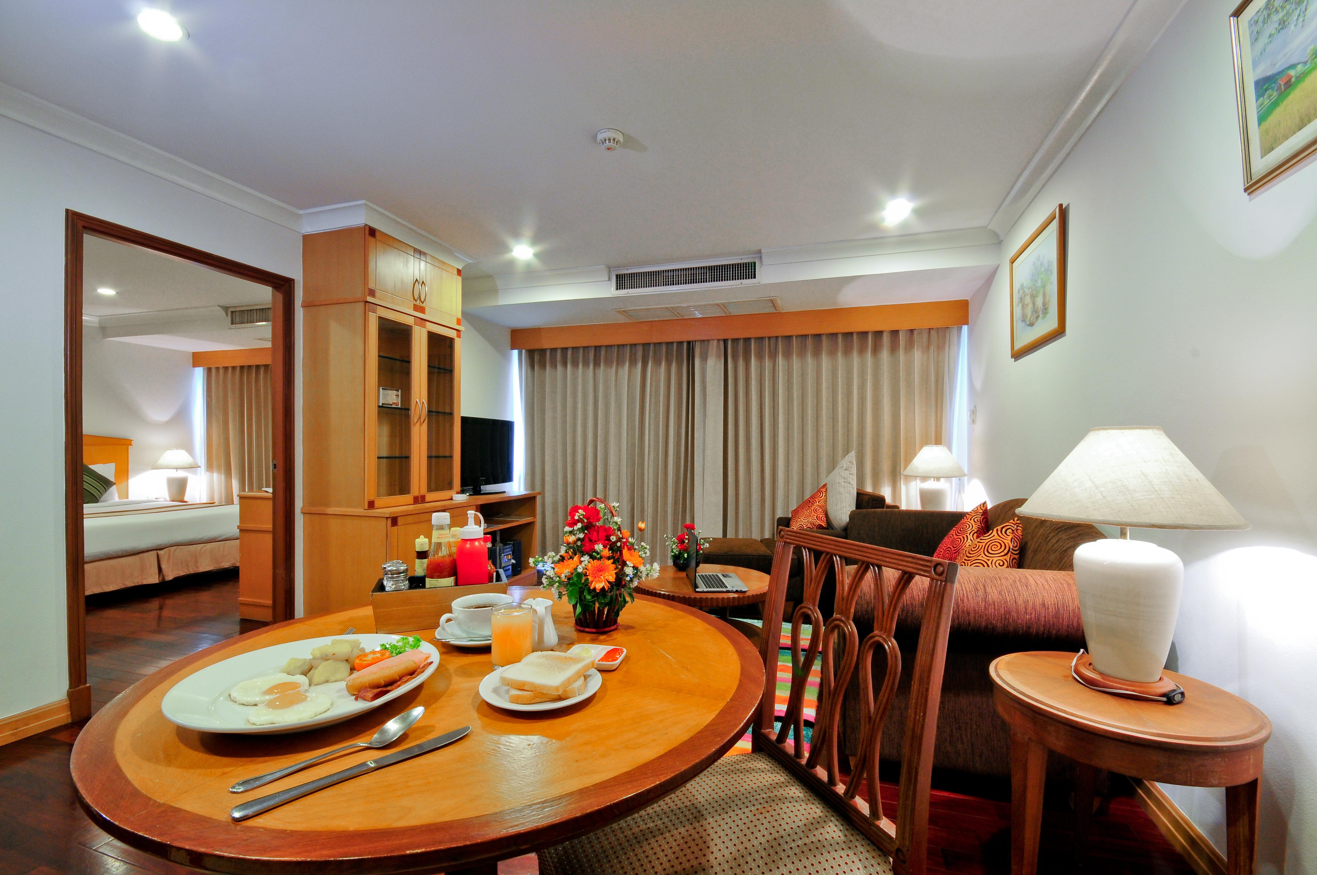 Admiral Suites Бангкок Екстер'єр фото