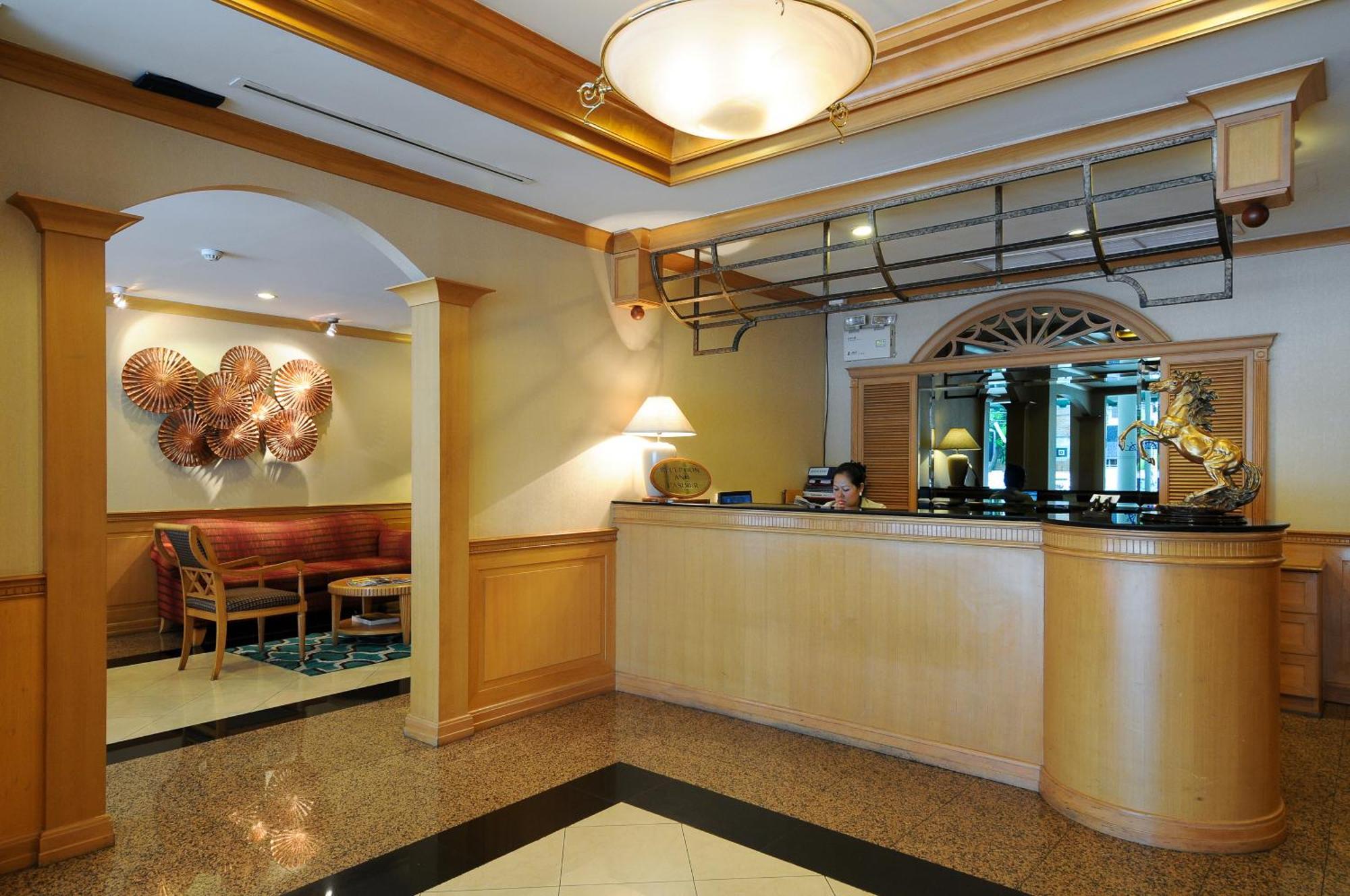 Admiral Suites Бангкок Екстер'єр фото