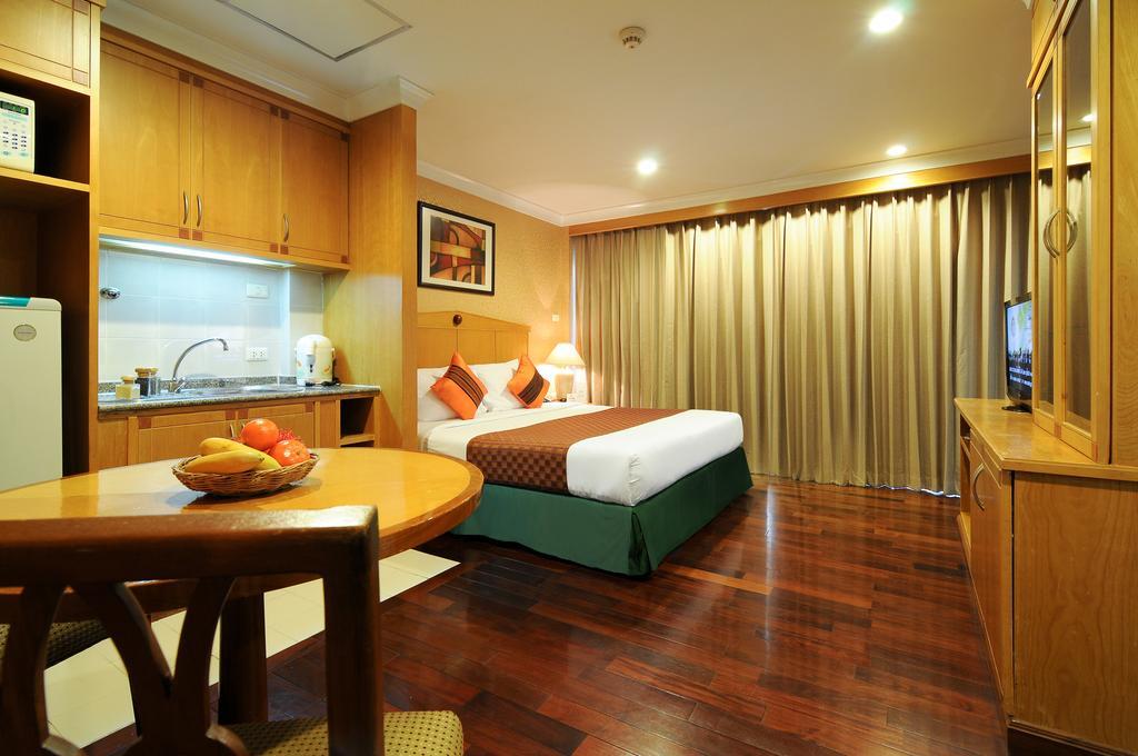 Admiral Suites Бангкок Номер фото